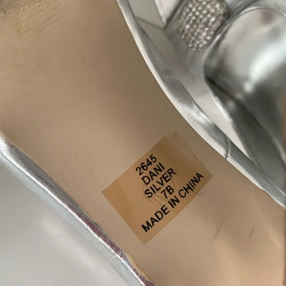 Lava•Elegant Silver Metallic Peep Toe Platform Pump-Size 7